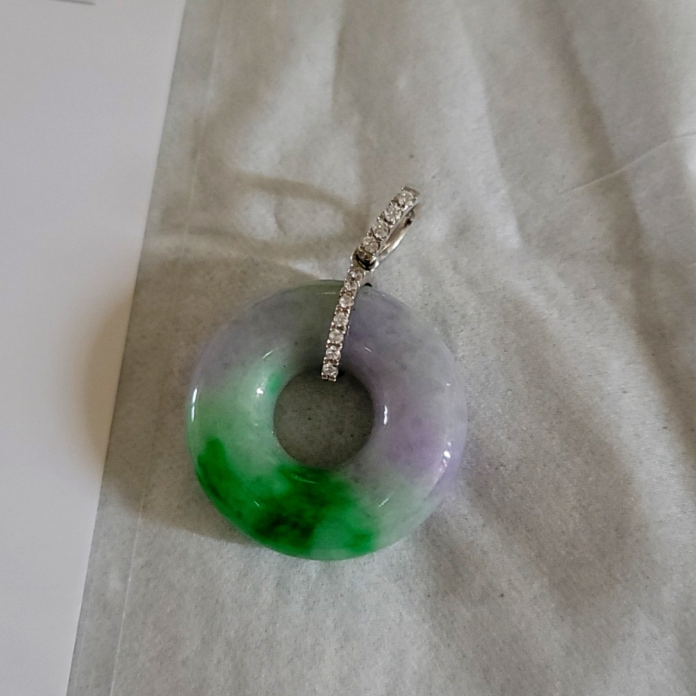 Real jade pendent with 18k diamond